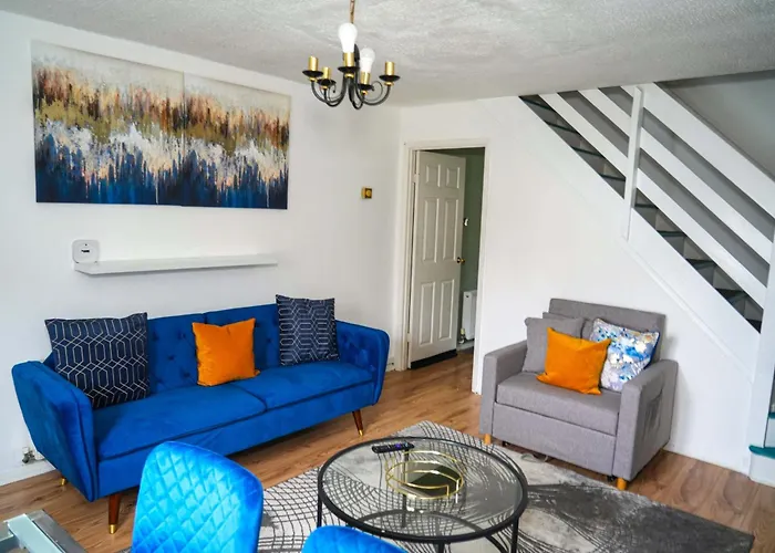 Cozy Coffee Hall Retreat In Milton Keynes