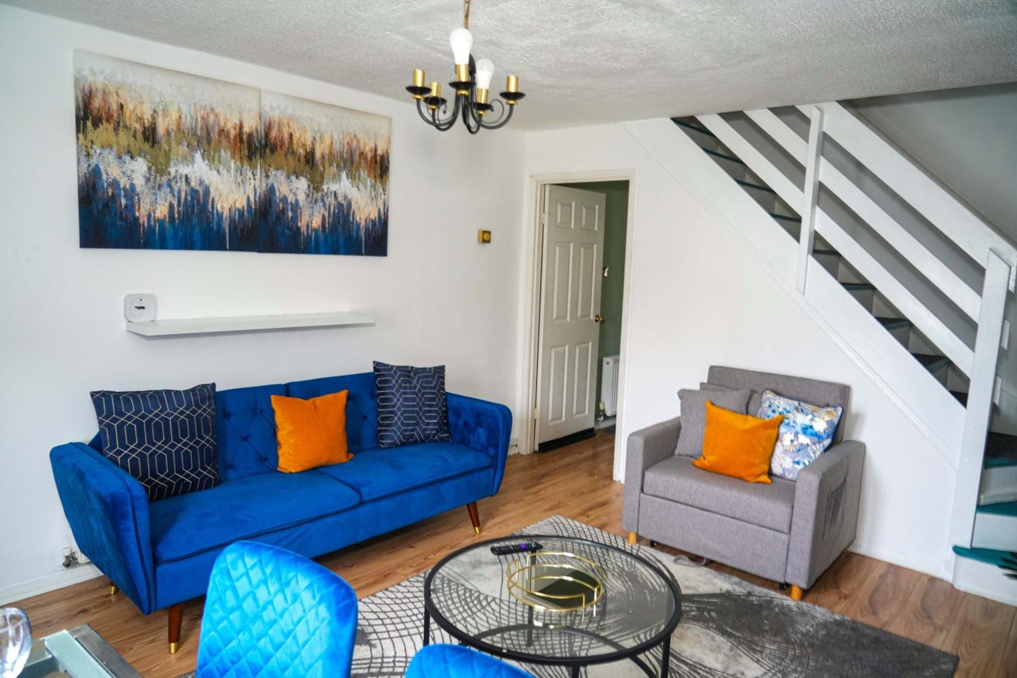 Cozy Coffee Hall Retreat In Holiday home Milton Keynes